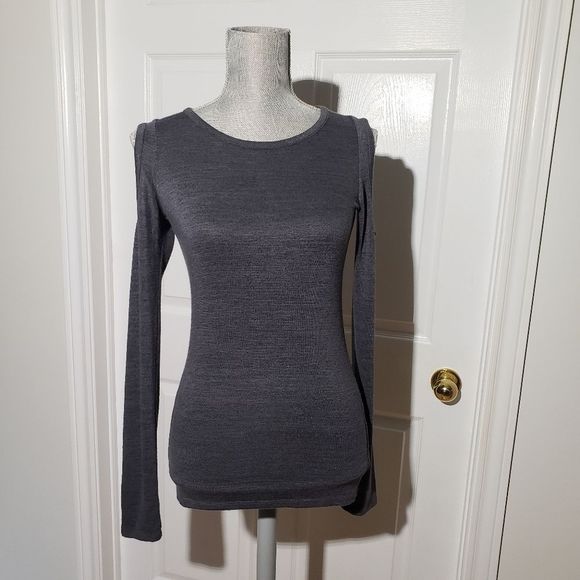 Aritzia Sweaters - WILFRED FREE cold shoulder sweater